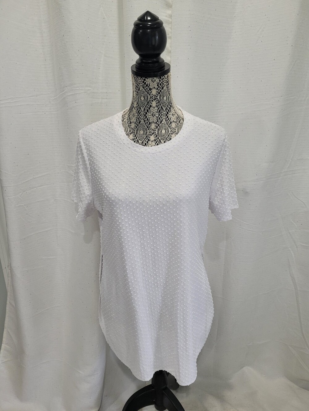 ARITZIA WILFRED Aritzia textured Dots Tunic Short Sleeve Size Large.